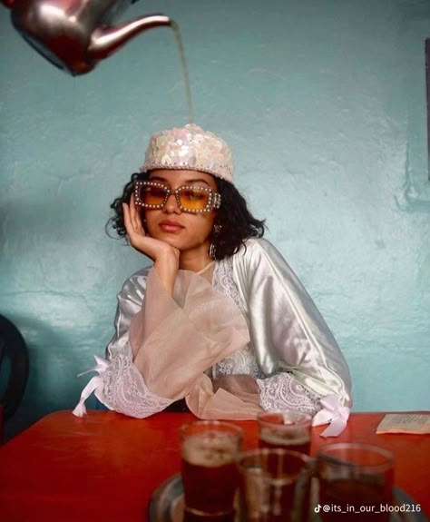 Morrocan Aesthetic, Morocco Girls, Morocco Aesthetic, Arab Aesthetic, Moroccan Aesthetic, Friday Mood, Moroccan Fashion, Photographie Portrait Inspiration, Moroccan Art