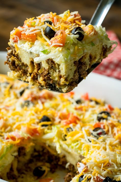 Cheesy Taco Casserole  Low carb if made with corn tortilla Taco Casserole Bake, Taco Bake, Bisquick Recipes, Taco Casserole, Mexican Foods, Beef Casserole, Snacks Für Party, Easy Casserole Recipes, South Of The Border