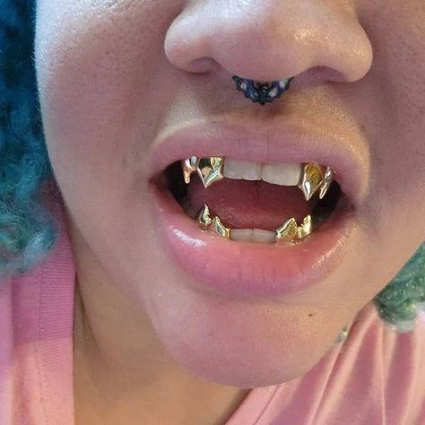 Custom vampire teeth fangs, gold plated over solid 925 sterling silver. The design has two fangs on each side. Choose a top set, a bottom set or a full set. 100% handmade job for a perfect fit. Order now! Gold Fang Grillz, Fangs Grillz, Vampire Grillz, Gold Fangs, Teeth Vampire, Fang Grillz, Grillz Teeth, Teeth Caps, Custom Grillz