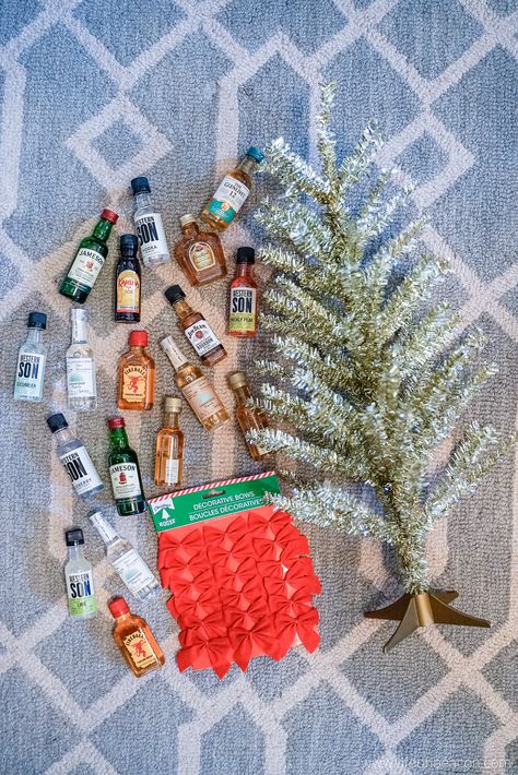 Alcohol Christmas Basket, Mini Alcohol Bottles Gifts Christmas, Mini Bottles Of Alcohol Gifts, Alcohol Christmas Gifts, Mini Liquor Bottle Gift Ideas, Mini Alcohol Bottles Gifts, Christmas Alcohol Gifts, Bottle Christmas Tree, Alcohol Gift Baskets