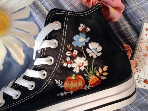 Converse Chuck Taylor Embroidery Logo/ Pumpkin Converse Shoes Emboirdery Ideas, Christmas Converse, Taylor Embroidery, Nature Shoes, Converse Embroidery, Converse Collection, Cool Converse, Maroon Converse, Shoes Embroidery