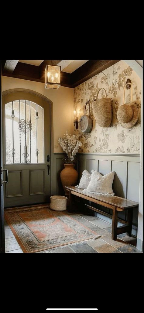 Casa Vintage, Home Entrance Decor, Dream House Decor, Dream Home Design, House Inspiration, Entryway Decor, Home Decor Inspiration, Cozy House, Home Remodeling