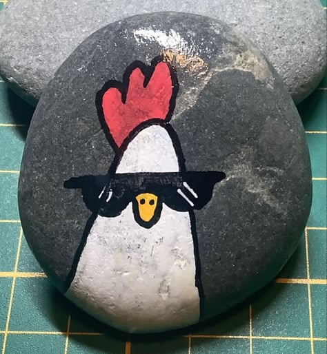 Things To Draw On Rocks Easy, Posca Stone Art, Cute Simple Rock Painting Ideas, Rock Painting Ideas Cartoon, Pun Painted Rocks, Rock Painting Ideas Big Rocks, Flat Rock Painting Ideas, Western Rock Painting Ideas, Funny Rock Painting Ideas Easy