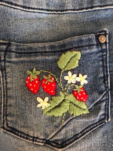 Embroidery Designs Shorts, Embroidery Designs Denim, Cute Jean Embroidery, Strawberry Painted Jeans, Jeans Back Pocket Design Embroidery, Emboridary Designs Jeans, Embroidery On Jean Shorts, Embroidery Design Jeans, Shorts With Embroidery