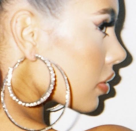 Baddie Earrings, Hoops Aesthetic, Bratz Yasmin, Hoop Earrings Aesthetic, Rich Rich, Henna Inspo, Earrings Aesthetic, Dope Jewelry, Jewelry Lookbook