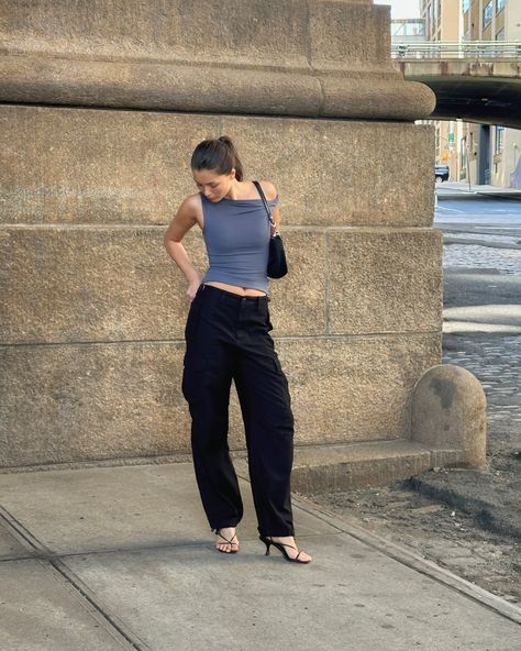 Aritzia (@aritzia) • Instagram photos and videos Aritzia Aritzia, Aritzia Top, Top Outfit, Stylish Work Outfits, Work Outfits, Work Outfit, Classic Style, Top Outfits, Photo And Video