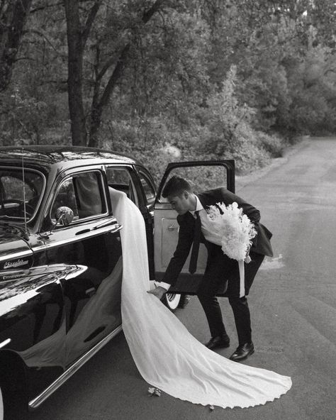 Classic Car Wedding, Car Engagement Photos, Wedding Getaway Car, Car Wedding, Palm Wedding, Vintage Car Wedding, 4th Wedding Anniversary, Tent Wedding, Wedding Photo Inspiration