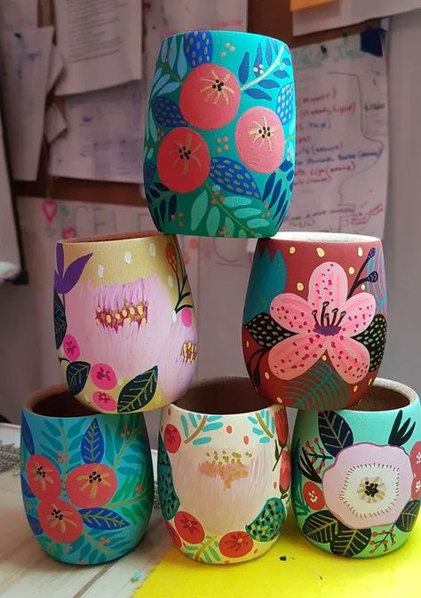 Mates Decorados, Floral Mugs, Tropical Painting, Painted Pots Diy, Painted Plant Pots, Pottery Painting Designs, Painted Flower Pots, Pot Designs, Painted Pots