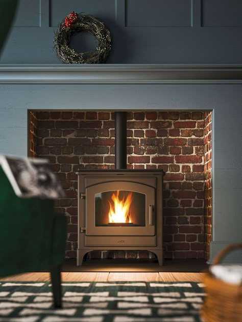 Efficient pellet stove made entirely from cast iron Eco Friendly Range of Pellet Stoves for the Modern Home Pellet Stove Hearth, Wood Burner Fireplace, Wood Burning Stoves Living Room, Design Camino, Log Burner Fireplace, Log Burner Living Room, Tv Fal, Gas Fireplace Insert, Wood Stove Fireplace