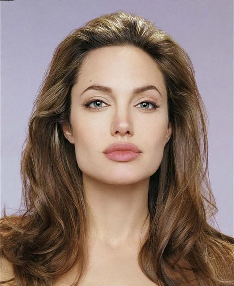 Angelina Jolie Face, Angelina Jolie Hair, Angelina Jolie 90s, Angelina Jolie Makeup, Angelina Jolie Photos, Girl Interrupted, Actrices Hollywood, Square Faces, Lara Croft