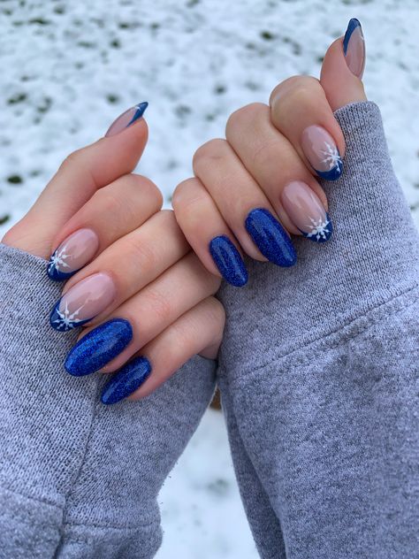 Nail Inspiration January, Christmas Nails New Years, Nails For Christmas Blue, Royal Blue Holiday Nails, Christmas Nails Blue Glitter, Christmas Nails Almond Blue, Late December Nails, Navy Nails Christmas, Navy Blue Christmas Nails Winter