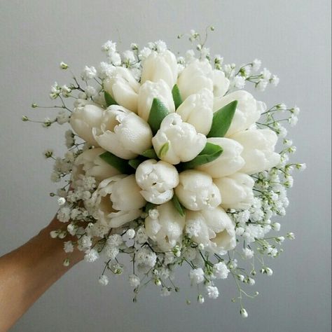 🌷White Tulip Bouquet🌷 Bridal Bouquet Ideas Tulips, Tulip For Wedding, Bride Bouquets White Tulips, Tulips Bride Bouquet, Bouquet Of Tulips Wedding, Bride Flower Bouquet Tulip, Wedding Bouquets Tulips Peonies, Bride Tulip Bouquet, Tulips Decoration Wedding