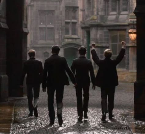 Stile Harry Potter, Dark Acadamia, Chaotic Academia, Hogwarts Aesthetic, All The Young Dudes, Harbin, Remus Lupin, Harry Potter Aesthetic, Marauders Era