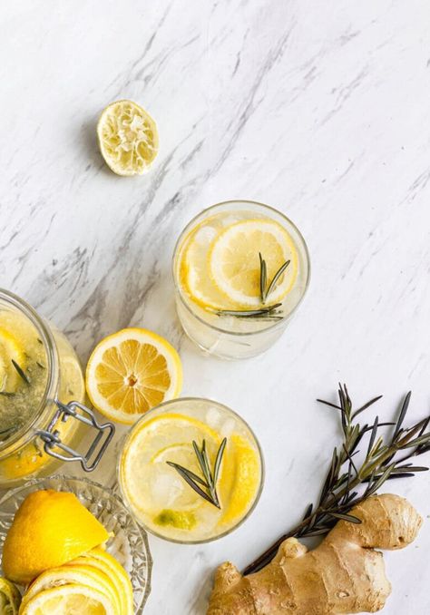 Hot Water With Lemon, Lemonade Photography, مربى الفراولة, Lemon Photography, Water With Lemon, Ginger Lemonade, Drinking Hot Water, Lemon Drink, Food Photography Inspiration