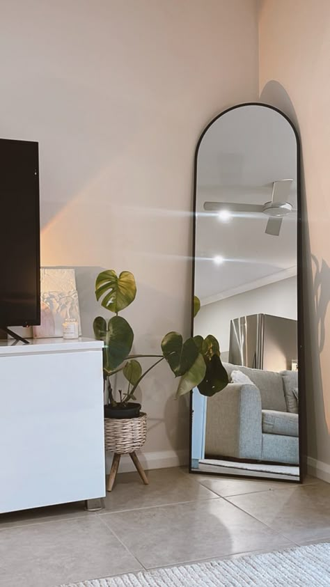 Arch Mirror In Corner, Mirror Apartment Decor, Full Length Mirror With Plants, Arch Mirror Aesthetic, Bedroom Arch Mirror, Arch Standing Mirror, Black Arched Mirror Living Room, Ground Mirror Bedroom, Big Corner Mirror Bedrooms