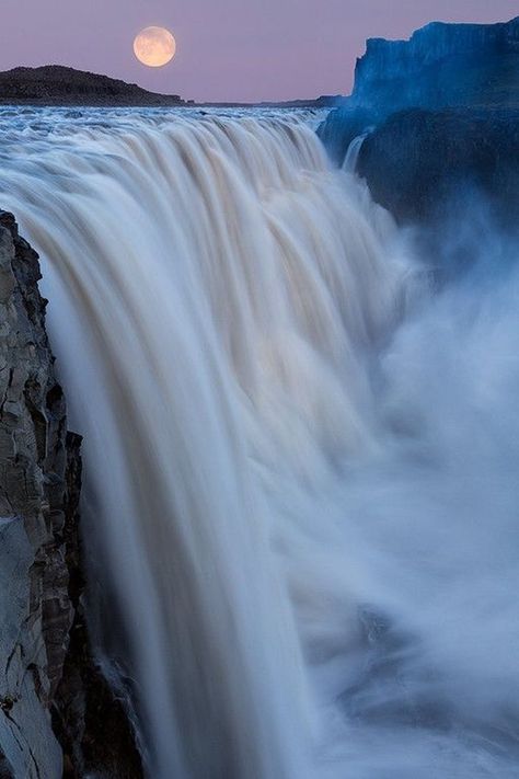 Natural Waterfalls, Iceland Waterfalls, Super Moon, Beautiful Moon, Beautiful Waterfalls, Nature Photographs, Places Around The World, Amazing Nature, Beautiful World