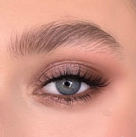 Simple Eye Looks For Blue Eyes, Prom Makeup For Blue Eyes Natural, Natural Prom Eyeshadow, Simple Makeup Looks For Bridesmaids, Simple Makeup Looks For Hoco, Grad Makeup For Brown Eyes Natural, Natural Prom Makeup Blue Dress, Prom Eye Shadow, Natural Prom Makeup Green Eyes