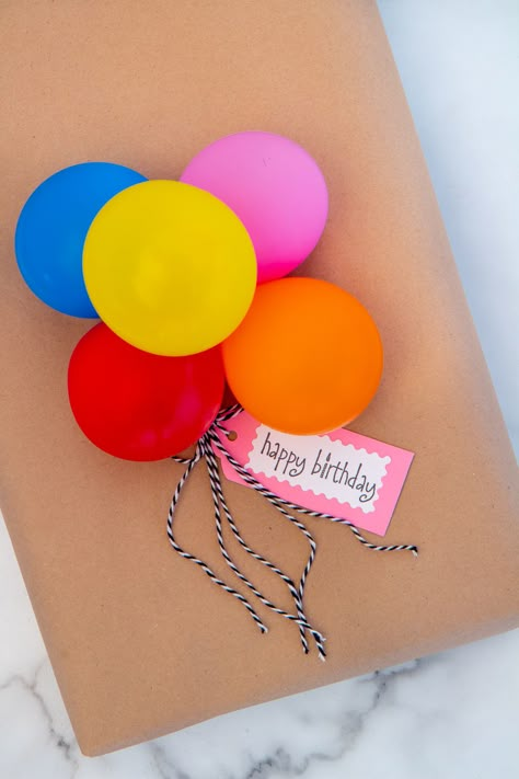 Diy Birthday Wrapping Paper, Wrapping Ideas For Birthday, Birthday Wrapping Ideas, Birthday Gift Wrapping Ideas, Cute Gift Wrapping, Cute Gift Wrapping Ideas, Birthday Gift Wrap, Anniversaire Diy, Wrapping Inspiration