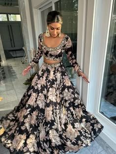 Printed Lengha, Floral Lengha, Lengha Blouse Designs, Gold And Pearls, Hand Embroidered Blouse, Desi Dress, Latest Bridal Lehenga, Lehenga Designs Simple, Punjabi Outfits