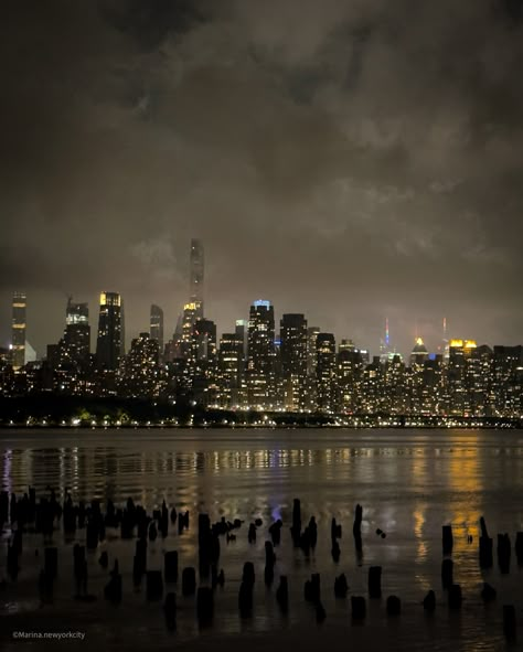 Experience the magic of New York City’s night skyline! 🌃 The glittering lights against the dark sky create an unforgettable cinematic view that’s pure #NYC. From the iconic skyscrapers to the bustling streets below, this city never sleeps and neither does its breathtaking beauty. __________ #NewYorkCity #NightSkyline #CityThatNeverSleeps #ExploreNYC Night In City Aesthetic, Night In City, Dark New York, New York Night Life, Wallpapers City, The City Aesthetic, Skyline Aesthetic, City Skyline Night, New York At Night