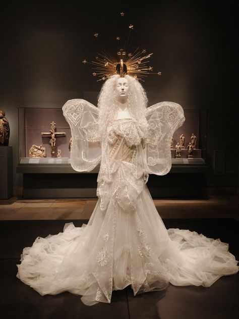 Inside "Heavenly Bodies: Fashion and the Catholic Imagination." Photo: Whitney Bauck/Fashionista Catholic Fashion, Spring Costume, Heavenly Bodies Fashion, Heavenly Bodies, Museum Fashion, Christian Dior Haute Couture, Silk Tulle, Donatella Versace, Costume Institute