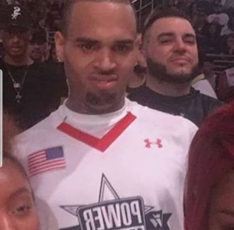 Chris Brown Old Pics, Chris Brown Funny Face, Chris Brown Funny Pictures, Chris Brown Smile, Chris Brown Pfp, Chris Brown Meme, Ice Stars, Chris Brown Funny, Cardi B And Nicki Minaj