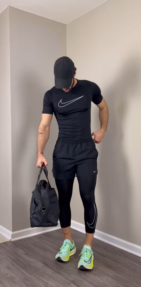 Cool Gym Outfits Men, Gym Looks Outfits Men, Men’s Athletic Wear Winter, Running Outfit Men Aesthetic, Gymshark Men Outfit, Men Sportswear Outfits, Mens Gym Outfits Style, Sport Outfits Men Gym, Guys Gym Outfit