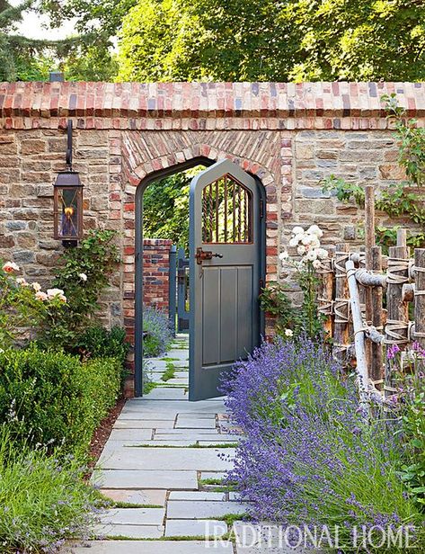 Small Garden Wall Ideas, Brick Wall Gardens, Utah House, Garden Gate Design, Brick Fence, Brick Garden, Stone Walkway, Walled Garden, Stone Path