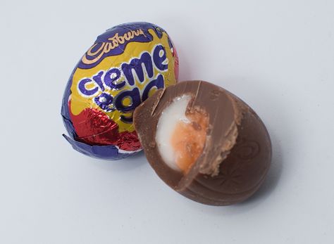 Cadbury Creme Eggs' filling looks identical to that of an actual egg, but what is it really? We take a look to find out what's inside Cadbury eggs. Egg Gift Ideas, Dairy Free French Toast, Uk Sweets, Creme Eggs, Eggs Recipes, Cadbury Eggs, Cadbury Creme Egg, Best Sweets, Healthy Filling Snacks