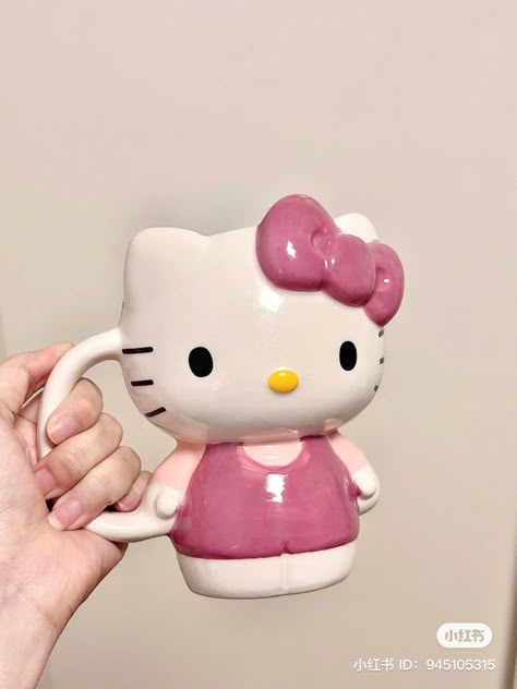 Hello Kitty 3d, Weird Furniture, Hello Kitty Mug, Pretty Mugs, Cute Snacks, Hello Kitty Party, Clay Diy Projects, Cerámica Ideas, Pink Hello Kitty