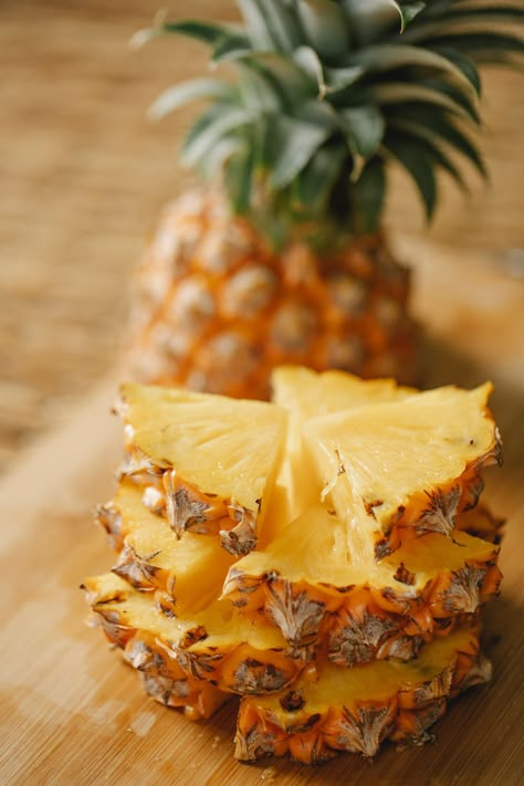 Zesty Hawaiian Pineapple Sauerkraut Recipe Benefits Of Eating Pineapple, Pineapple Photography, Pineapple Diet, Eating Pineapple, Pineapple Benefits, Cut Pineapple, Green Drink, Easy Diet Plan, Pineapple Smoothie