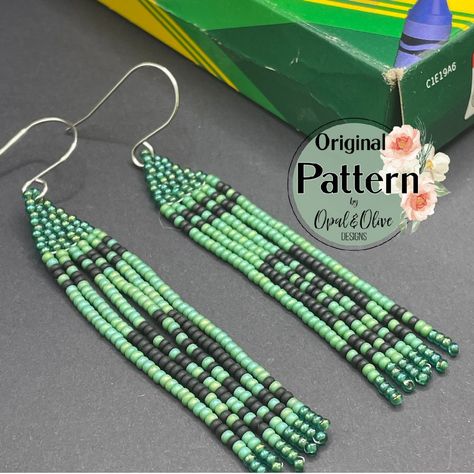 Teacher Beaded Earrings, Beaded Brick Stitch Earrings, Seed Bead Earrings Diy, Bead Art Patterns, Crayon Earrings, Fringe Earrings Pattern, School Earrings, Pencil Earrings, Beaded Fringe Earrings