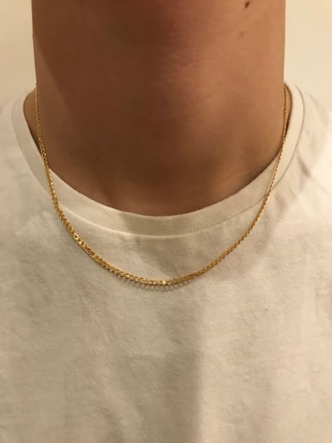 Guys Necklaces Gold, Chain Necklace For Men Gold, Simple Gold Chain Men, Chains Necklace For Men, Mens Gold Necklaces, Chain Styles Men, Men Wearing Gold Chains, Men Wearing Chains, Male Necklace Gold