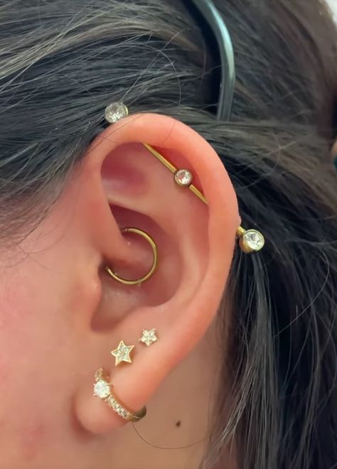 Daith Industrial Piercing, Piercings Oreja Industrial, Curated Ear With Industrial, Daith And Industrial Piercing, Industrial And Daith Piercing, Bar Ear Piercing, Industrial Bar Piercing, Ear Piercings Industrial, Cool Ear Piercings