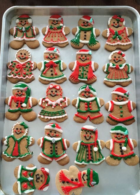 Ginger Bread Man Designs, Gingerbread Man Designs Decorating, Ginger Bread Man Cookies Decorated, Gingerbread Men Cookies Decorated Ideas, Gingerbread People Ideas, Gingerbread Cookies Ideas Decoration, Gingerbread Man Cookie Decorating Ideas, Ginergerbread Cookie, Gingerbread Man Ideas Decorating