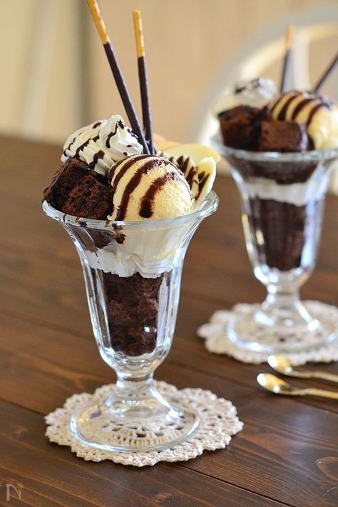 Fancy Ice Cream, Ice Cream Menu, Ice Cream Sundaes, Yummy Ice Cream, Fancy Desserts, Food Drinks Dessert, Ice Cream Desserts, Cute Desserts, Sweets Desserts