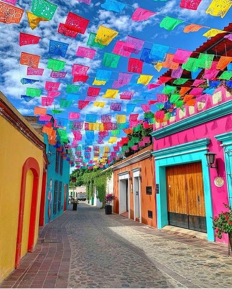 VisitMexico on Instagram: “Jalatlaco es pequeño y pintoresco barrio a 10 minutos de la capital de Oaxaca. Sus coloridas fachadas te invitan a recorrer cada…” Mexico Culture, Mexico Art, Latin America, Landscape Art Painting, South America Travel, Mexico Travel, Mexico City, Central America, America Travel