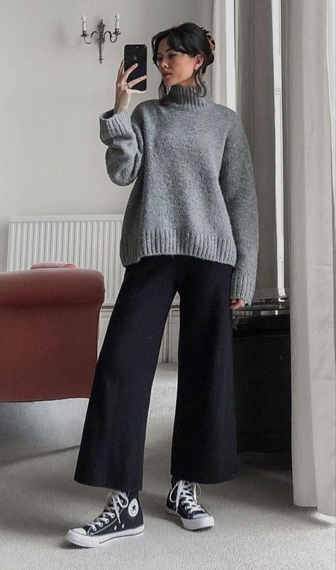 Grey Mock Neck Outfit, Colorful Turtleneck Outfit, Turtle Neck Jumper Outfit, 8 Degree Weather Outfit, Loose Fall Outfits, Gray Jumper Outfit, Dark Grey Outfits For Women, Gray Pullover Outfit, Comfy Dark Academia Outfit