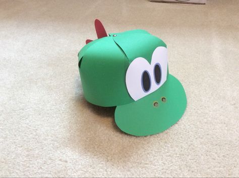 Homemade Yoshi Costume, Cute Yoshi Costume, Yoshi Hat Diy, Diy Yoshi Costume Women, Yoshi Costume Diy, Yoshi Craft, Diy Yoshi Costume, Yoshi Halloween Costume, Mario Party Costume