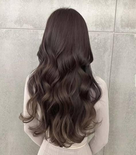 Light Brown Hair Full Color, Brown Wavy Hair, Korean Hair Color, Brown Hair Looks, Brown Hair Inspo, Hairstyles For Layered Hair, Hair Inspiration Color, Hair Inspo Color, Dark Brown Hair