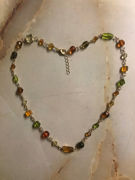 Bead Necklace Inspo Aesthetic, Making Necklaces Aesthetic, Beaded Diy Necklace, Fall Bead Necklaces, Autumn Accessories Jewelry, Fall Necklaces Diy, Fall Themed Jewelry, Hand Made Necklaces, Autumn Jewelry Aesthetic