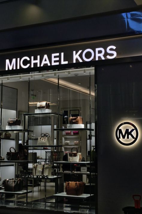 Michael Kors Wallpaper, Michael Kors Aesthetic, Mall Ideas, Michael Kors Store, Purse Aesthetic, Cracked Wallpaper, Paper Quilling Designs, Nyc Life, Luxury Lifestyle Dreams