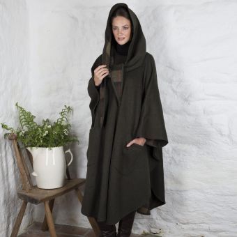 Irish Capes & Shawls | Irish Wool Walking Capes & Cloaks Traditional Irish Clothing, Irish Clothing, Irish Country, Capes & Ponchos, Irish Design, Celtic Style, Wool Cape, Irish Traditions, Clothes Sewing Patterns