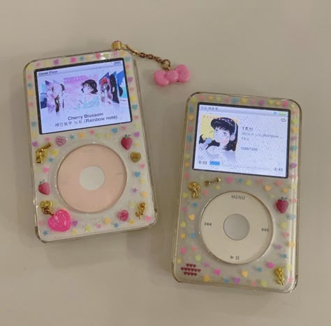 나리 on Instagram: "iPod Classic 🎧" (not mine, check link for original poster for qhestions) Tech Aesthetic, Cute Camera, Ipod Classic, Retro Gadgets, Camera Digital, Flip Phones, Mp3 Players, Cool Tech, Cute Phone Cases