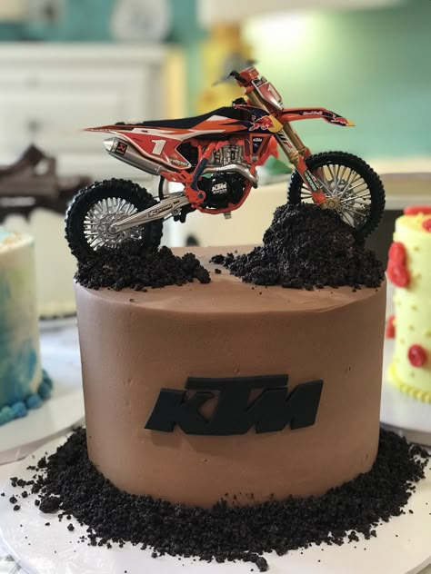 Motocross Birthday Cakes, Ktm Dirt Bike Cake, Dirt Bike Cake Motocross, Ktm Birthday Cake, Dirtbike Birthday Cakes, Dirtbike Cake Ideas, Dirtbike Themed Birthday Party, Birthday Cake Motorcycle, Dirtbike Birthday Theme