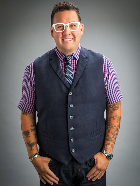 Graham Elliot, a critically acclaimed chef, restaurateur and television personality, is one of the most recognized faces cooking in America today. Graham, a self-proclaimed "Navy brat" who has traveled the world and all fifty US states, has accrued many prestigious accolades including multiple James Beard Foundation Nominations. Graham Elliot, Hasan Piker, Masterchef Junior, Christina Tosi, Joel Robuchon, Downtown Nyc, Star Chef, Big Men Fashion, Nyc Aesthetic