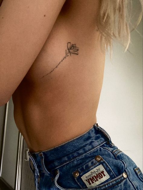 Womens Rib Cage Tattoos, Handwriting Rib Tattoo, Tattoo Ideas For Side Ribs, Tattoo Ideas On Side Rib Cage, Writing Tattoo On Ribs, Ribs Tattoo Women, Rip Cage Tattoo Women, Baddie Tats Side Rib, Tattoos Side Rib