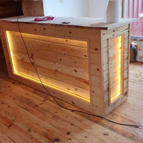 Looking to spruce up your space? Check out these creative DIY woodworking ideas that will transform your home! From rustic shelves to modern coffee tables, find inspiration for your next project. Get your tools ready and start crafting today! Diy Bar Design, Retail Cash Counter Design, Wooden Bar Ideas For Home, Homemade Bar Ideas, Diy Rustic Bar, Easy Diy Bar, Portable Bar Ideas, Diy Bar Ideas, Home Bar Plans