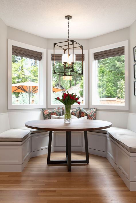 Built In Round Dining Table, Bay Window Bench Dining Room, Built In Bench Bay Window Kitchen, Round Table In Bay Window, Window Seat Table Kitchen, Built In Kitchen Seating Window, Built In Bay Window Seating Kitchen, Breakfast Nook Bay Window Round Tables, Built In Bench Kitchen Bay Windows