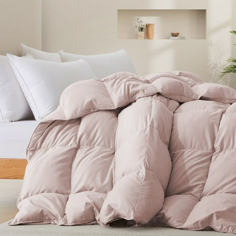 Balance casual luxury and contemporary style with this white down comforter duvet insert, lightweight and medium weight versions to meet your various needs throughout the whole year. It is filled with premium 5% white goose down and 95% white goose feather fiber to provide you a quality sleeping throughout the night. Covered with a ultra soft and down-proof polyester cover, this comforter provides extra softness and comfort with noiseless. Ultra soft and noiseless fabric does not make noise when Comforter Full Size, Duvet Covers Fluffy, White Pink Bedding, Thick Duvet Cover, Target Comforter Sets, Puffy Comforter Sets, White Comforter Colored Sheets, Cute Bed Comforters Aesthetic, Comfy Duvet Cover